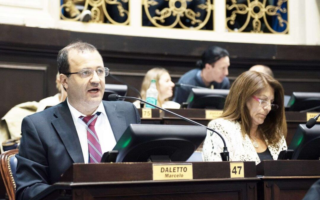 Daletto presentó un proyecto para garantizar que parejas adolescentes no abandonen el ciclo escolar durante la gestación de embarazos