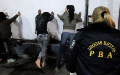 Cayó banda de «narcotravestis»: Escondían droga en medias y polleras