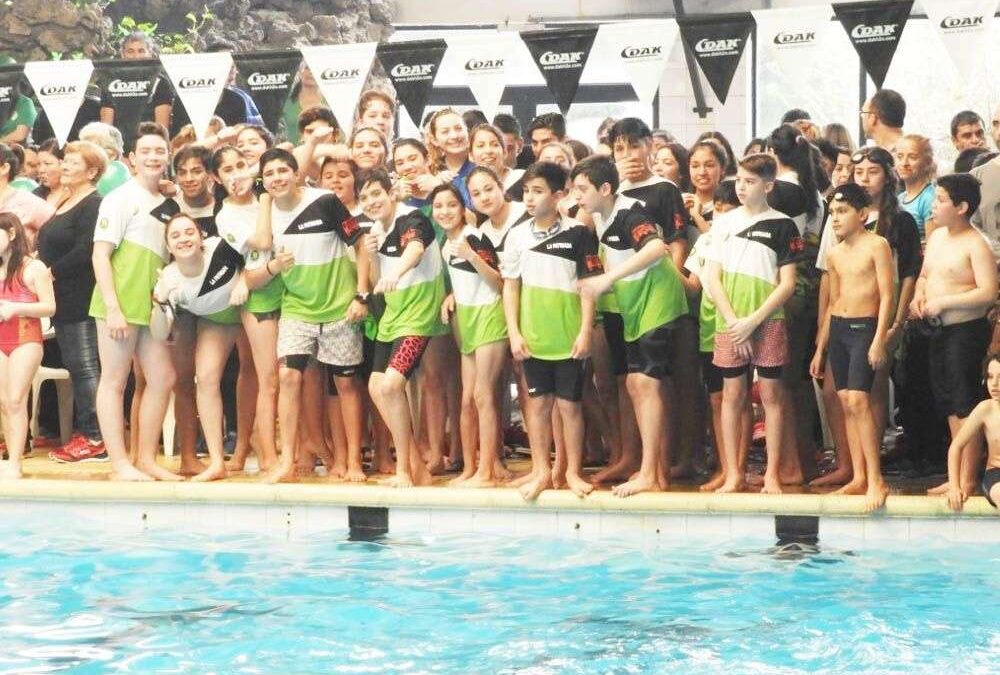 La Patriada en el podio de la Liga Cidena de natación