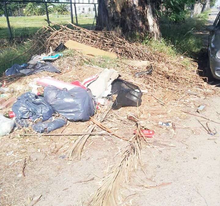 La UNAJ rodeada de basura