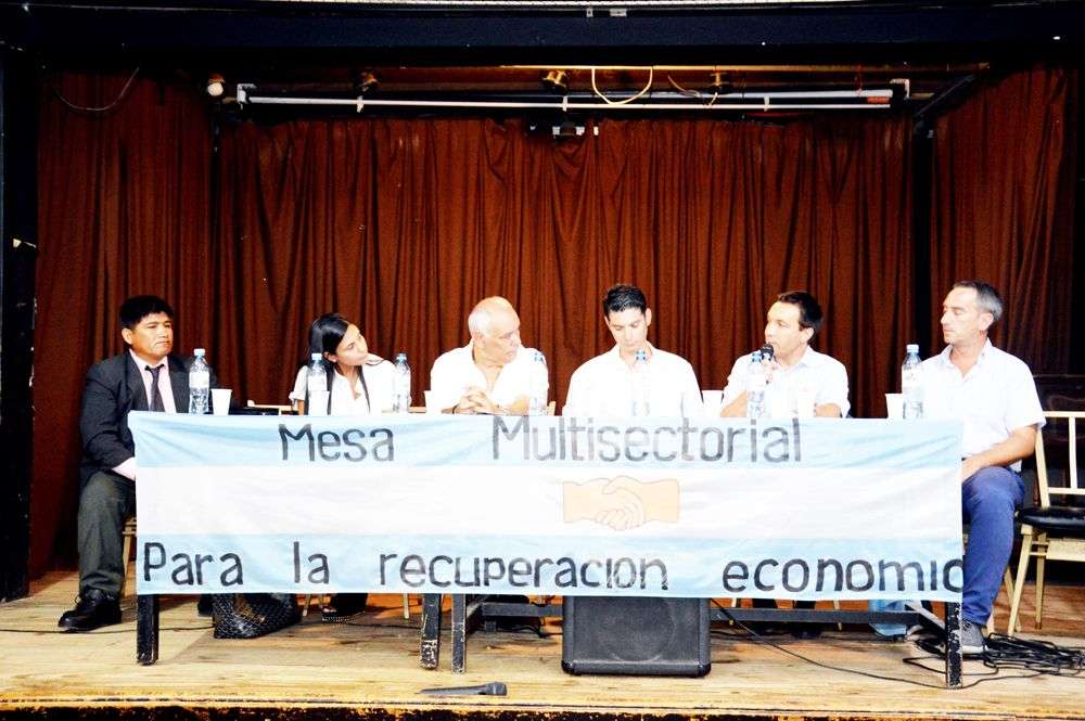 El intendente Watson en el lanzamiento de la primera mesa multisectorial para la recuperación económica