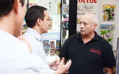 Watson visitó la librería “Mimitos”, que comercializa el kit escolar económico