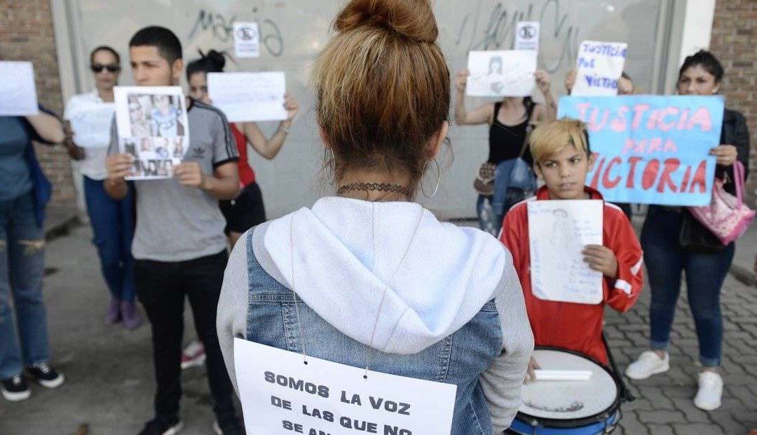 Decepción, silencio y paranoia: así vive el barrio de los acusados de violar a una menor en manada