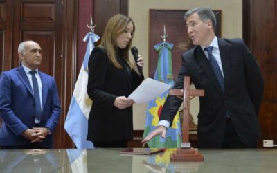 VIDAL TOMÓ JURAMENTO A DAMIÁN BONARI COMO MINISTRO DE ECONOMÍA DE LA PROVINCIA