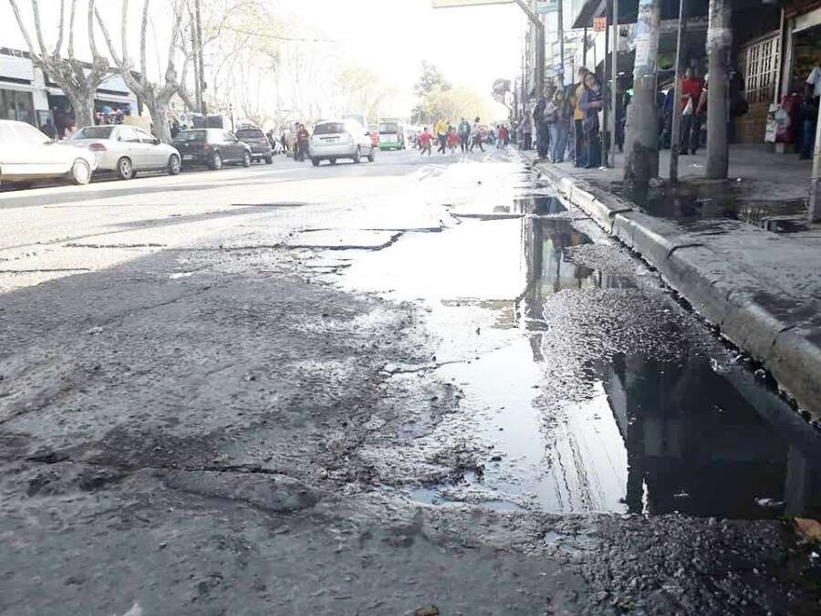 Postales de la estación Varela: pozos y desidia