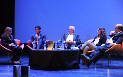 Andrés Watson acompañó al Dr. Arnaldo Medina en la presentación de su libro