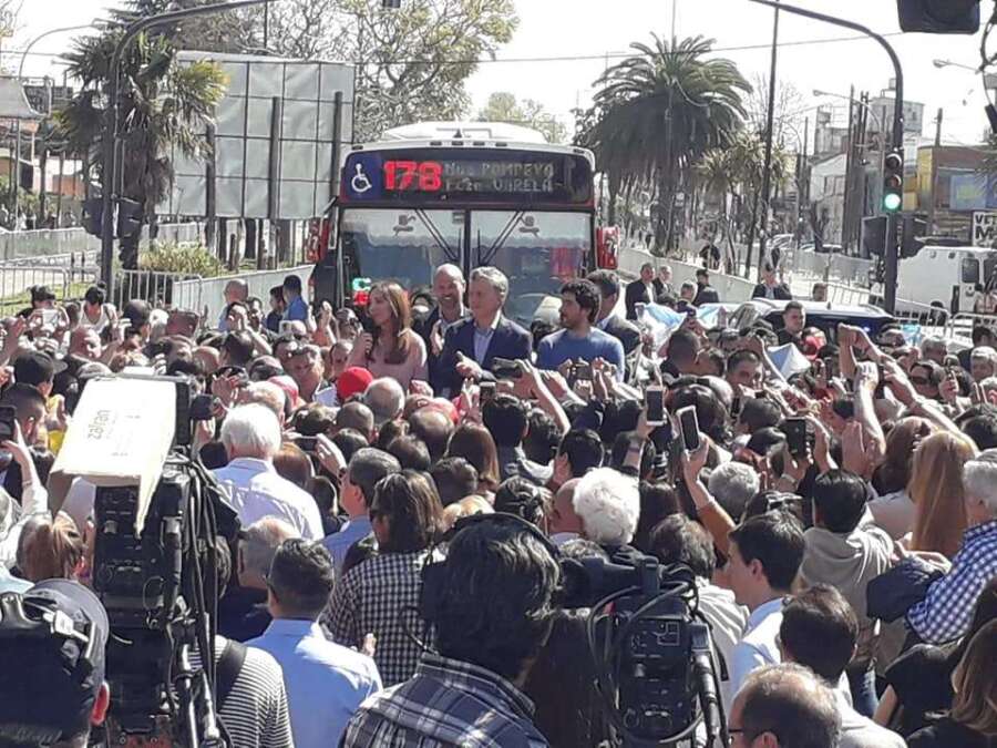 Macri y Vidal en Varela expresaron sus condolencias por el obrero que murió en el derrumbe