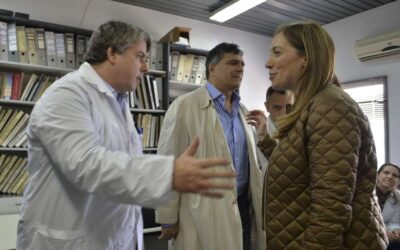 VIDAL SE REUNIÓ CON VECINOS DE LA PLATA Y REALIZÓ UNA VISITA ESPONTÁNEA AL HOSPITAL SAN MARTÍN