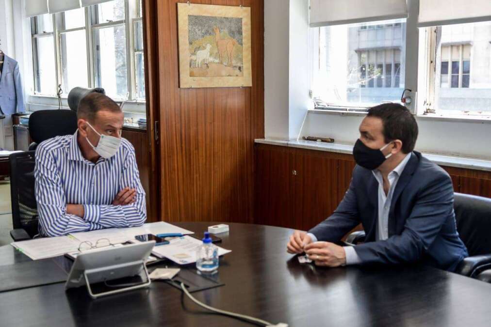 Arrieta con Watson en reunión para preparar proyectos para la trama vial varelense