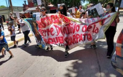 Marcharon por el cierre de la peligrosa tosquera Scarpato