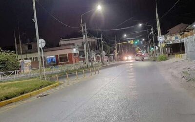 Recambian luminarias en avenida Yrigoyen