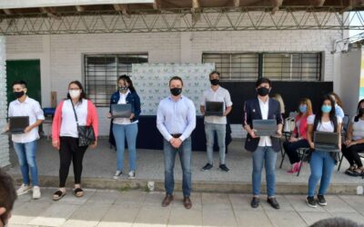 Villa Argentina: Watson entregó netbooks a estudiantes de los secundarios Nº56 y Nº47