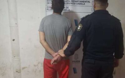 Acuchilló a su pareja embarazada y se atrincheró con sus pequeños hijos