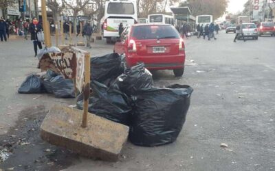 Postales de abandono de la estación Varela: basura y suciedad