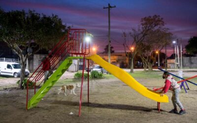 Luminarias y   puesta en valor de una plaza en el barrio Santa Ana