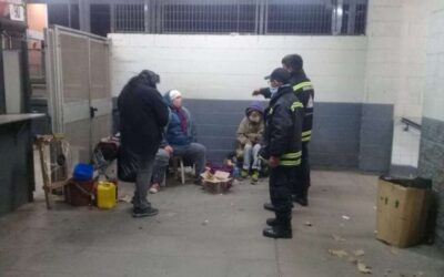 Asisten a personas en situación de calle