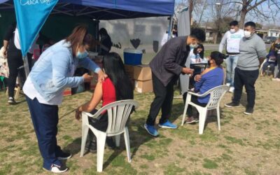 Jornada de vacunación en el barrio Luján