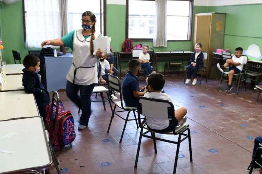 Clases presenciales: es oficial la extensión horaria en escuelas de la provincia