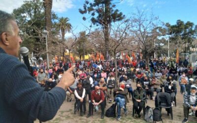 Con críticas al poder político Néstor Pitrola realizó un acto en Florencio Varela junto a los precandidatos a concejales