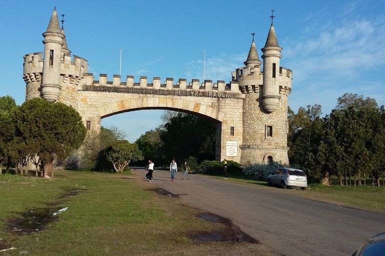 PARQUE PREYRA IRAOLA: Le robaron hasta la ropa, y tuvo que volver desnudo a su casa