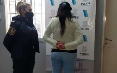 Detienen a una mujer tras apuñalar a su pareja en Bosques