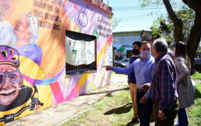 Artistas varelenses realizaron un mural por el Día de las Personas de Edad