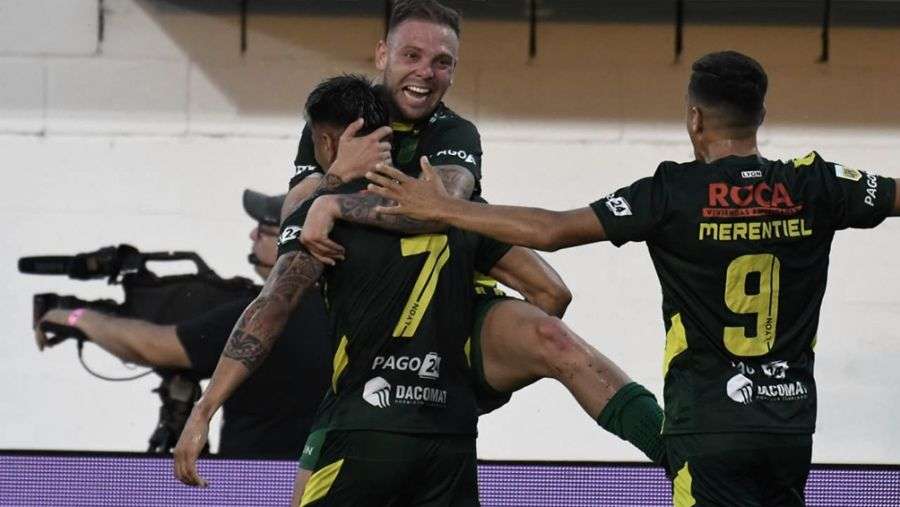 Defensa y Justicia, con diez jugadores, derrotó a Lanús y se adjudicó el subcampeonato