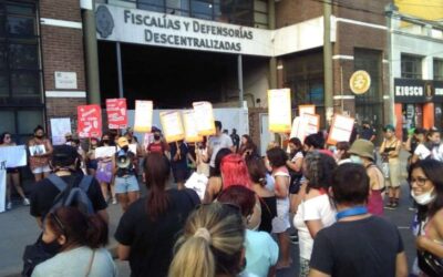 Florencio Varela: Manifestantes piden justicia  por víctimas de violación y femicidio de Paula y Marina