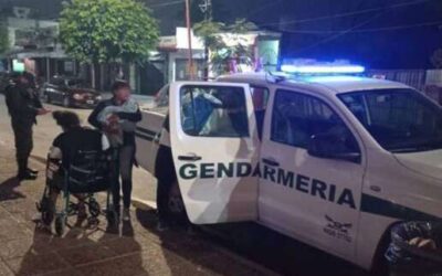 Gendarmes ayudaron a dar a luz a una mujer: tuvo a su bebé en una patrulla