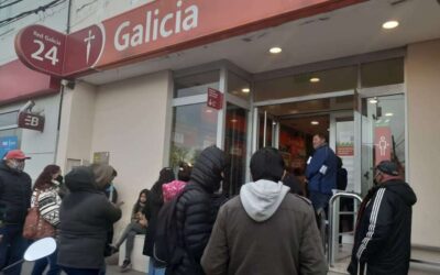 Indignante: Crecen las quejas de  jubilados por la mala atención en el banco Galicia