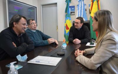 Reunión entre Watson con el obispo Tissera: Un cura que no habla de pobreza