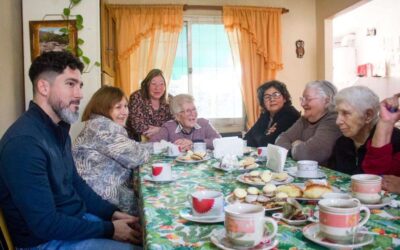 Día del Abuelo: Graciela Ocaña y Pablo Alaniz  visitaron barrio PAMI