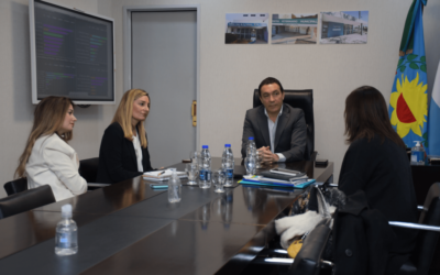 El intendente Andrés Watson junto a autoridades de la Universidad Nacional de La Plata