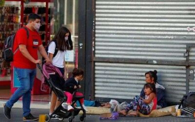 Una familia necesitó más de $110 mil para no caer en la pobreza