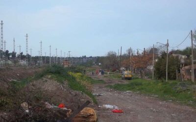 Agoniza  en el hospital Mi Pueblo una joven baleada que apareció junto a las vías en el barrio Km 26