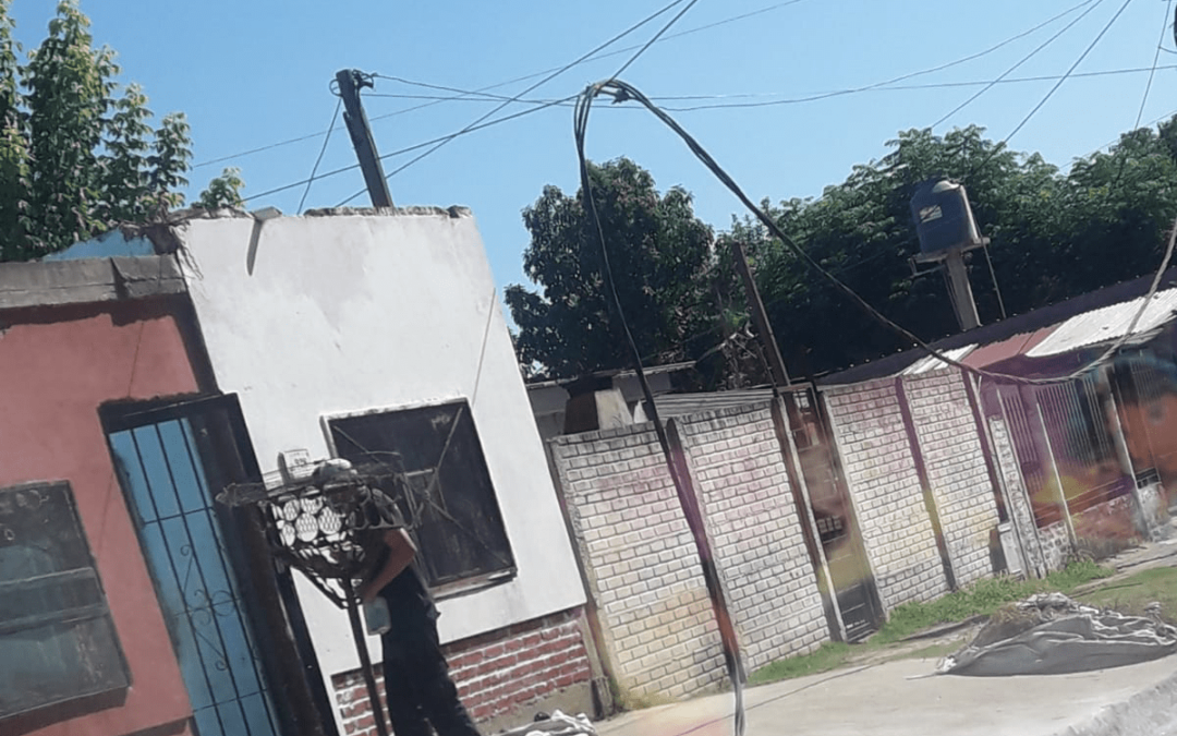 El drama de los vecinos de Santa Rosa: Sin luz ni agua desde hace 3 días