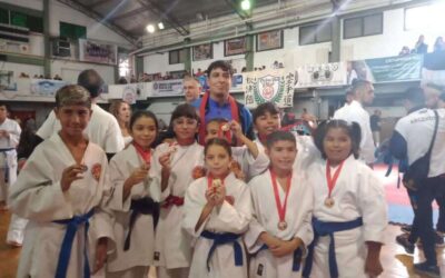 Más medallas para el karate varelense