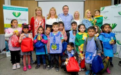 Andrés Watson entregó kits escolares destinados a Centros de Desarrollo Infantil