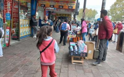 Ambulantes volvieron al centro de Florencio Varela:  Desafían al municipio con sus puestos