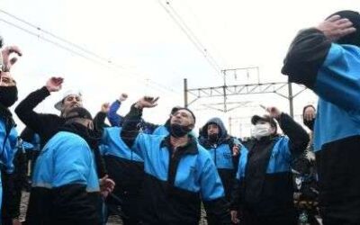 Tren Roca: un grupo de manifestantes realiza un corte de vías en Avellaneda