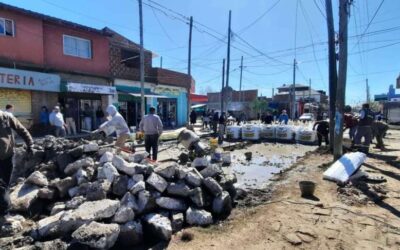 San Rudecindo: Vecinos arreglan calles ante la falta de respuestas