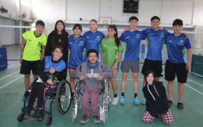 El bádminton local enlazó pasión y desafío por el deporte