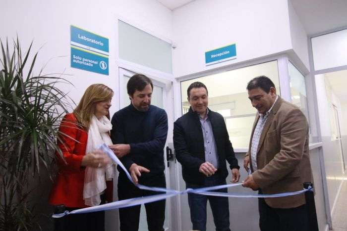 Inauguración del laboratorio  de análisis clínicos en el CAPS de Villa Vatteone