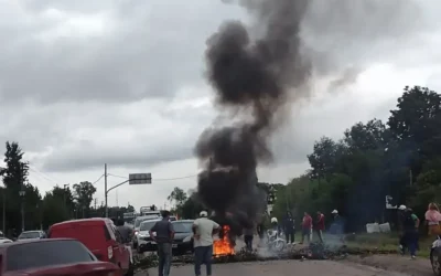 Protestas con cortes  de vías y calles, el drama de los vecinos que hace 3 días no tienen luz