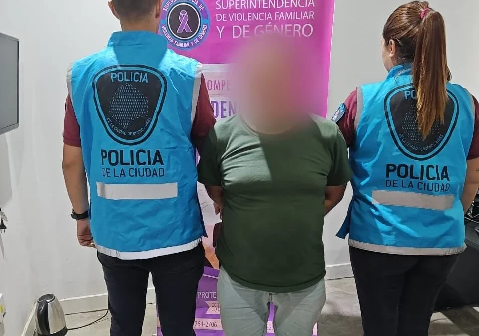 VIDEO. Rescatan a una mujer postrada, encerrada durante un año por el esposo que es psiquiatra