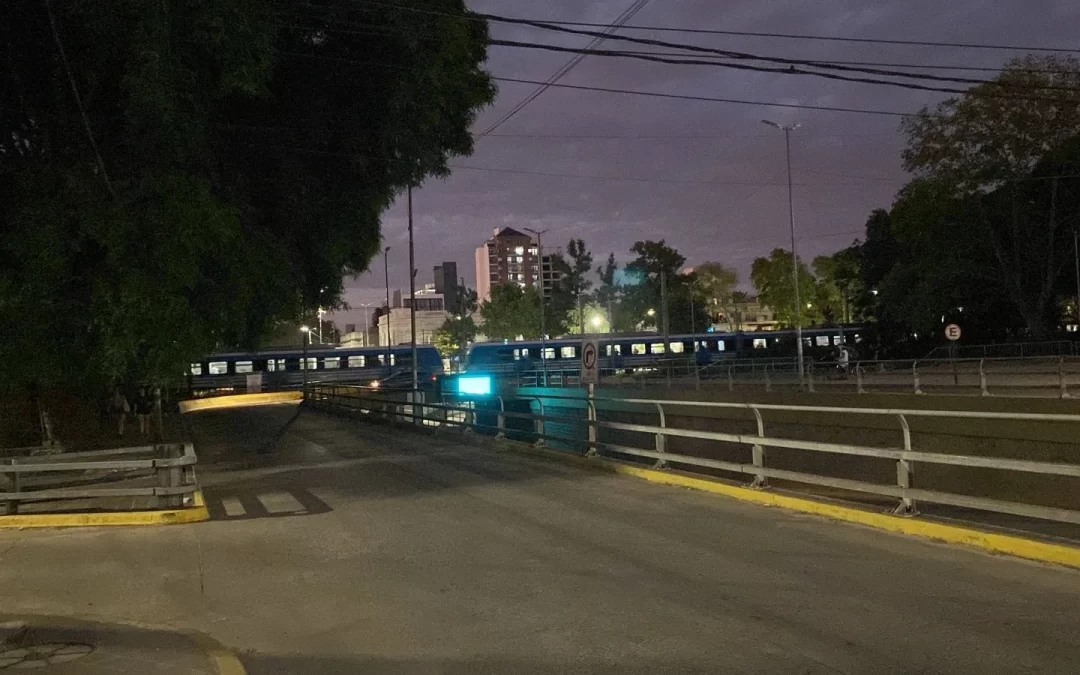 Peligro y oscuridad en la zona del paso bajo nivel av. Eva Perón-av. San Martín