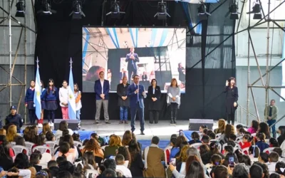 Estudiantes varelenses prometieron lealtad a la bandera