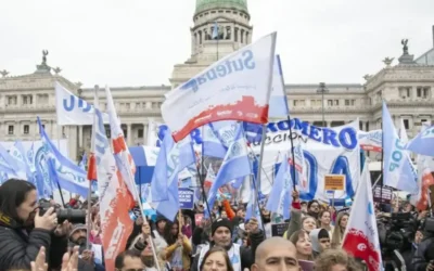 Gremios bonaerenses se suman a la protesta universitaria y el paro impactará en escuelas