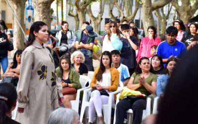 Florencio Varela recibió la primavera con el aniversario de la Radio Municipal, moda y música en vivo