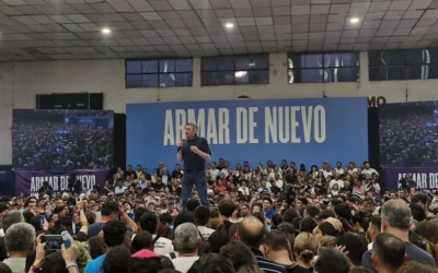 Máximo Kirchner hizo una demostración de fuerza en La Plata con un duro mensaje interno a Kicillof